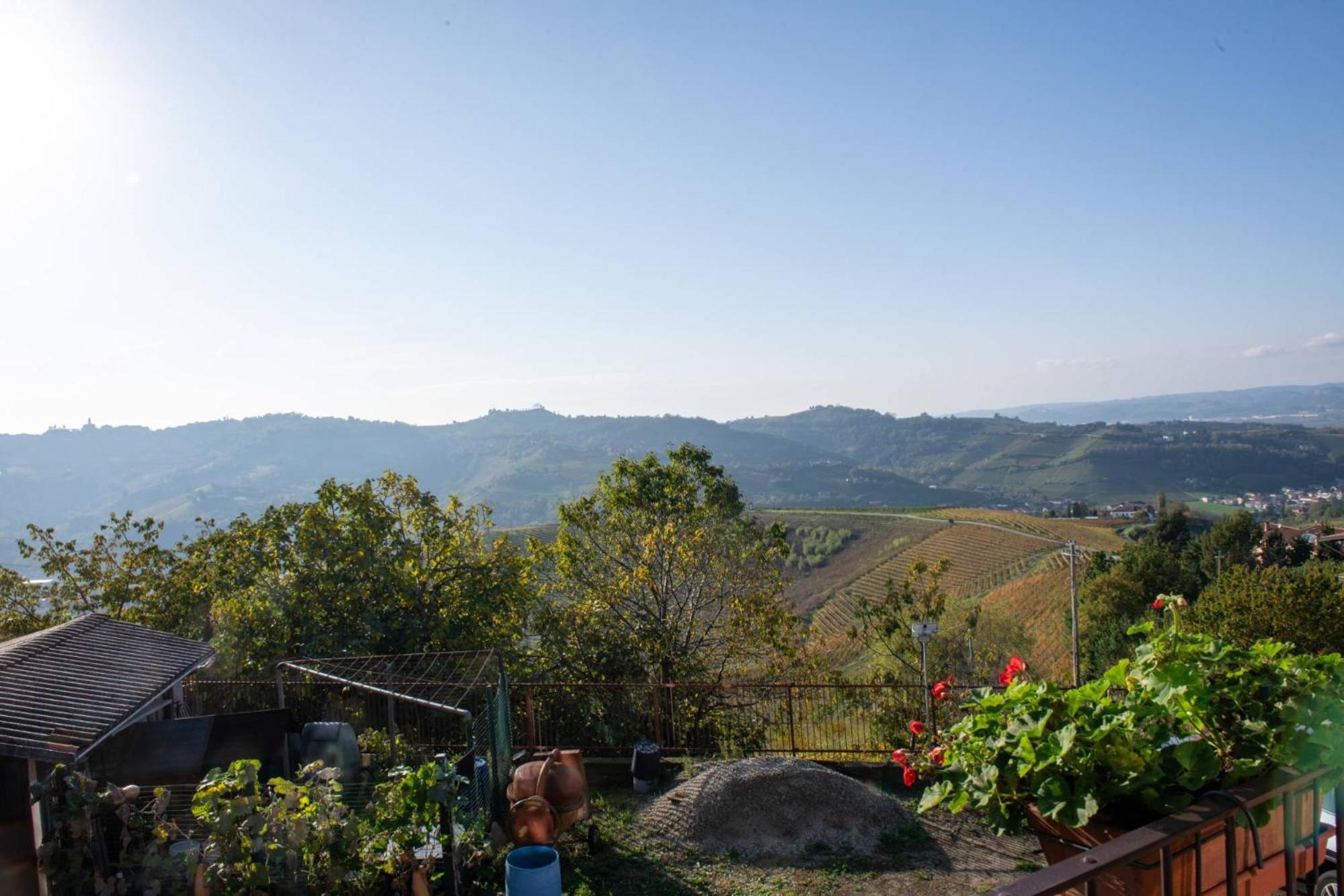 Casa Rubbo - Appartamento In Collina 'Monviso' Alba  Exterior photo